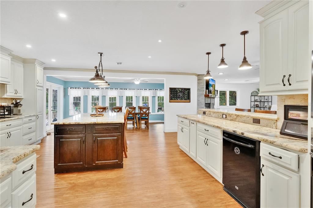 For Sale: $1,100,000 (6 beds, 5 baths, 3569 Square Feet)