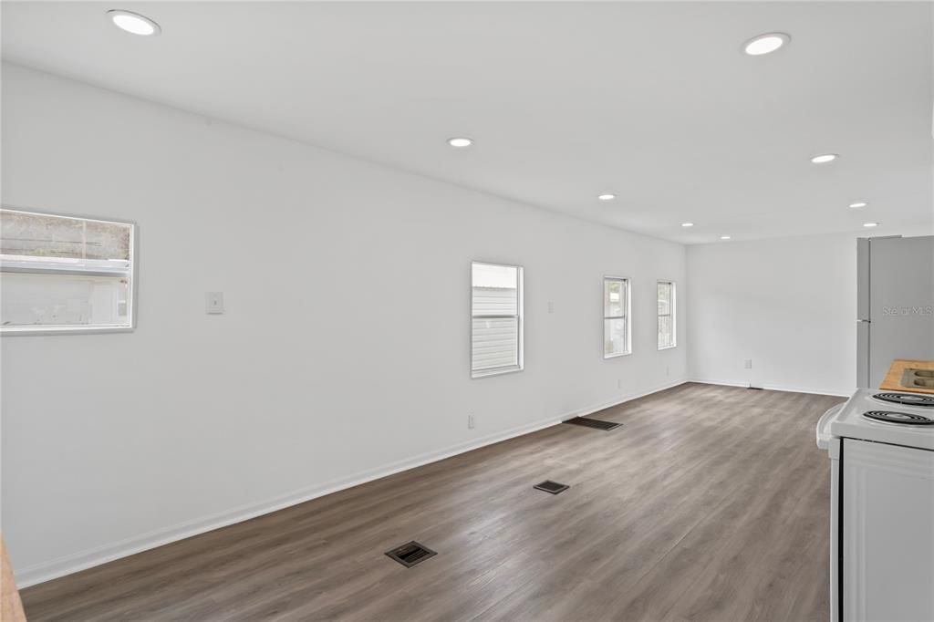 待售: $85,000 (2 贝兹, 1 浴室, 672 平方英尺)