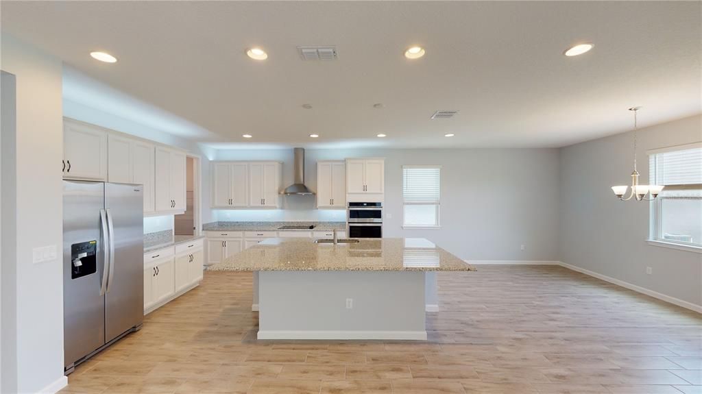 Activo con contrato: $638,470 (4 camas, 3 baños, 3038 Pies cuadrados)