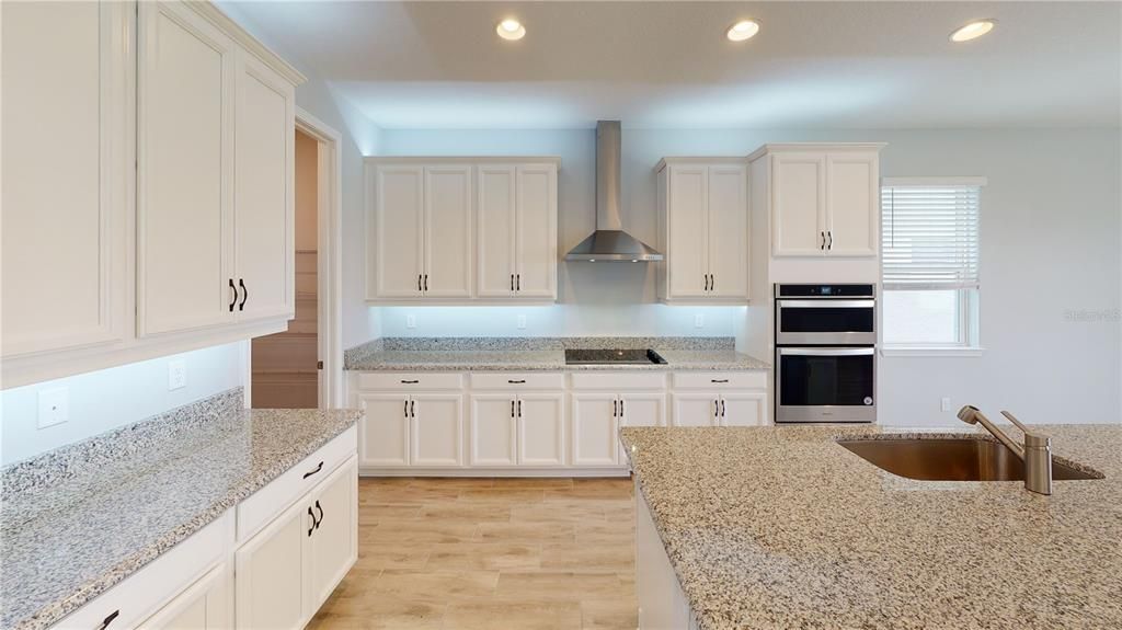 Activo con contrato: $638,470 (4 camas, 3 baños, 3038 Pies cuadrados)