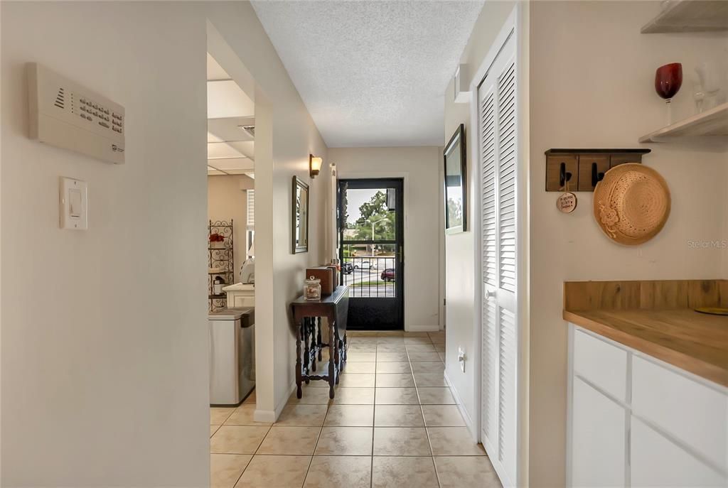 На продажу: $210,000 (2 спален, 2 ванн, 1339 Квадратных фут)