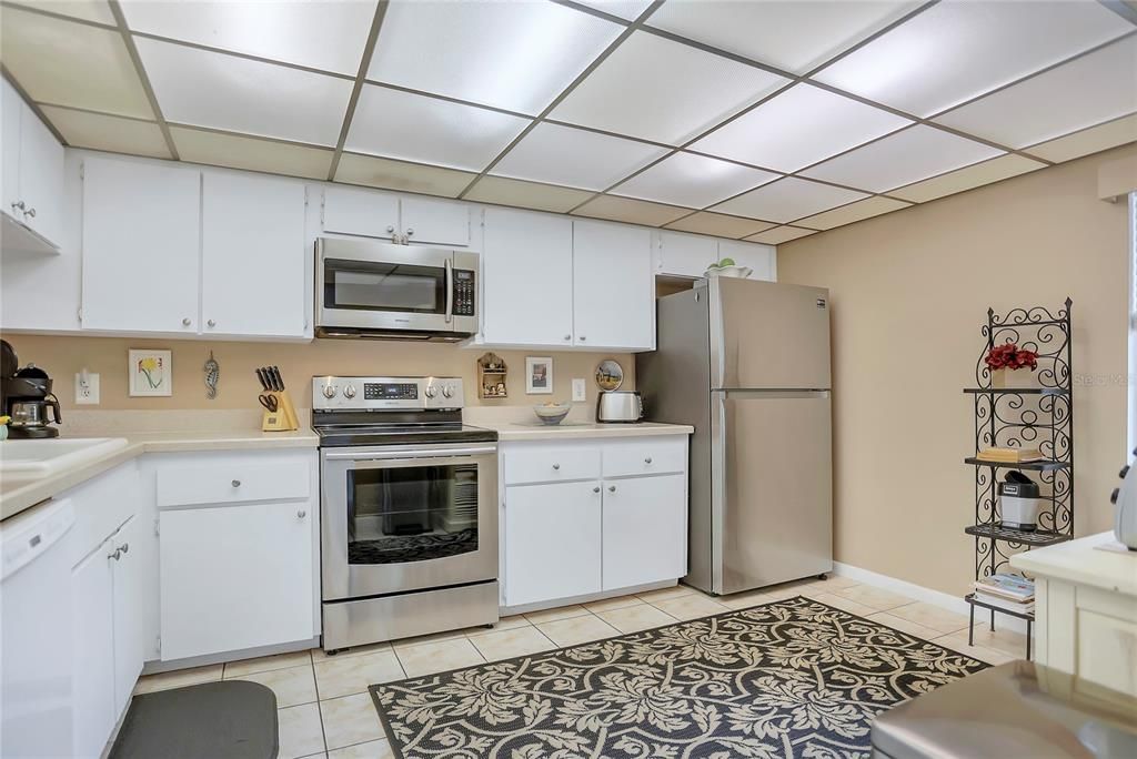 На продажу: $210,000 (2 спален, 2 ванн, 1339 Квадратных фут)