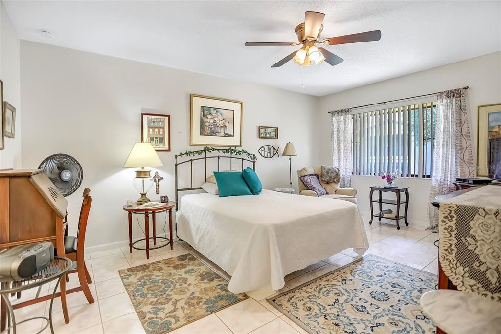 На продажу: $210,000 (2 спален, 2 ванн, 1339 Квадратных фут)