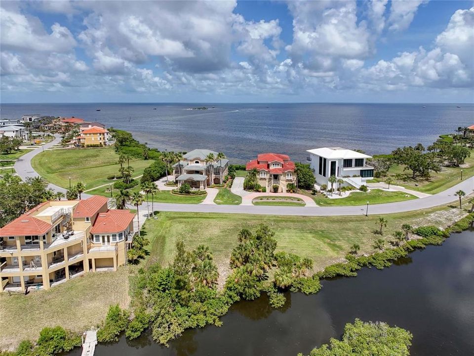 En Venta: $334,900 (0.40 acres)