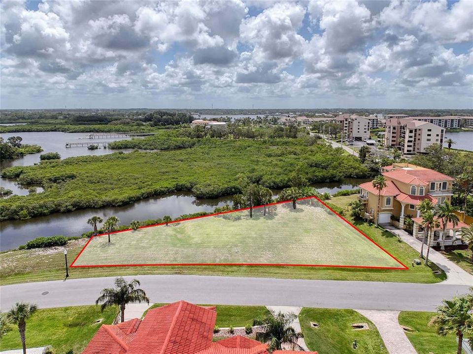 En Venta: $334,900 (0.40 acres)