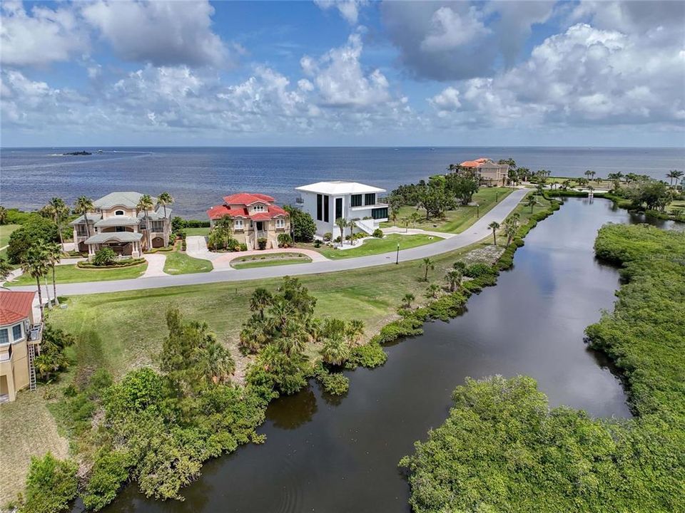 En Venta: $334,900 (0.40 acres)