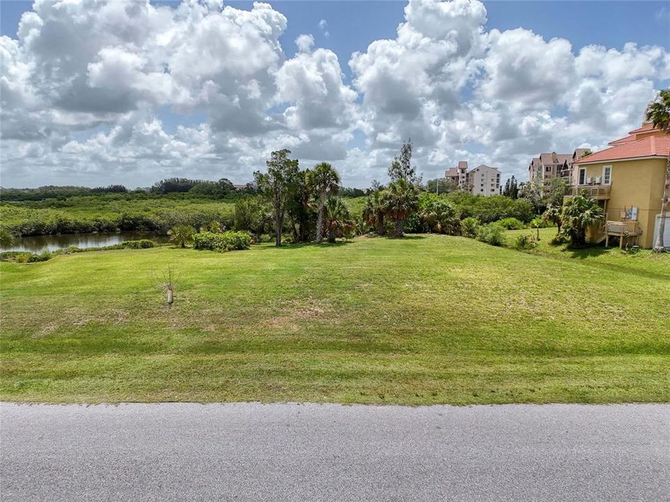 En Venta: $334,900 (0.40 acres)