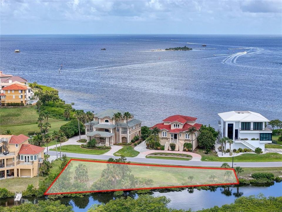 En Venta: $334,900 (0.40 acres)