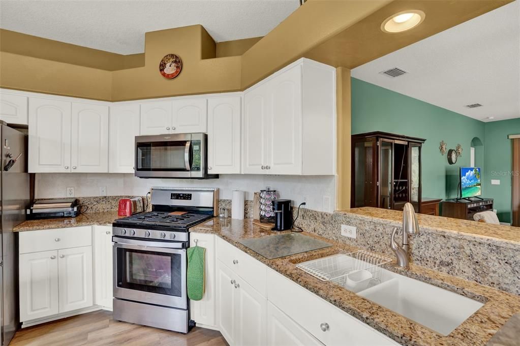 Под контрактом: $279,990 (3 спален, 2 ванн, 1478 Квадратных фут)