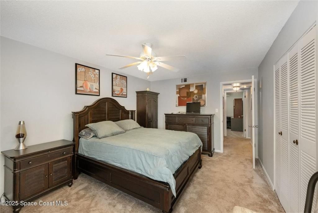 待售: $149,999 (2 贝兹, 1 浴室, 830 平方英尺)