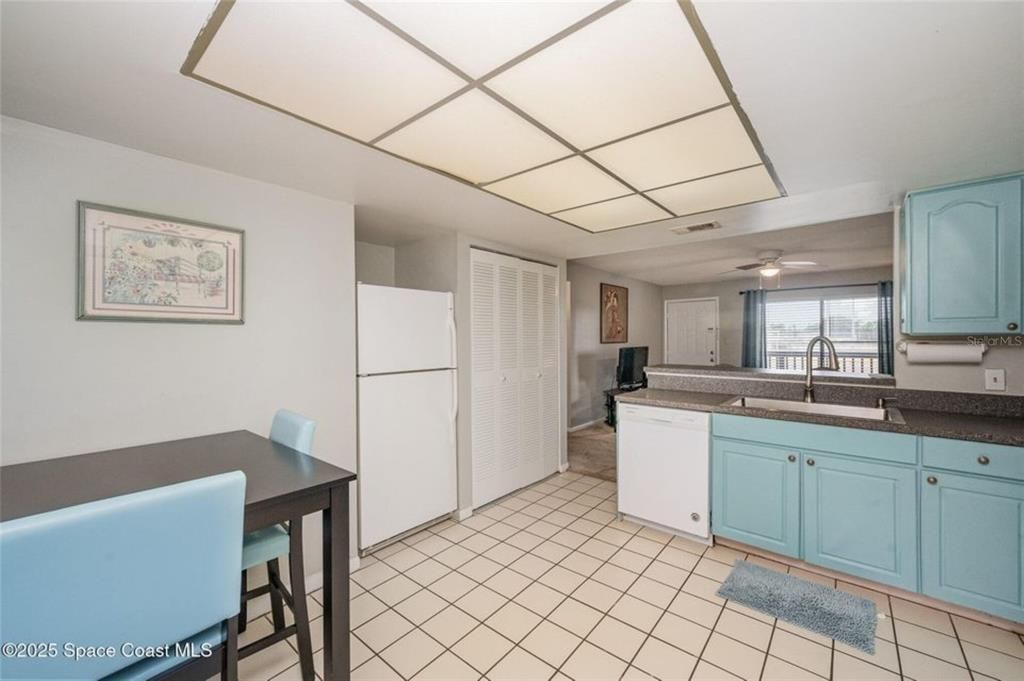 待售: $149,999 (2 贝兹, 1 浴室, 830 平方英尺)