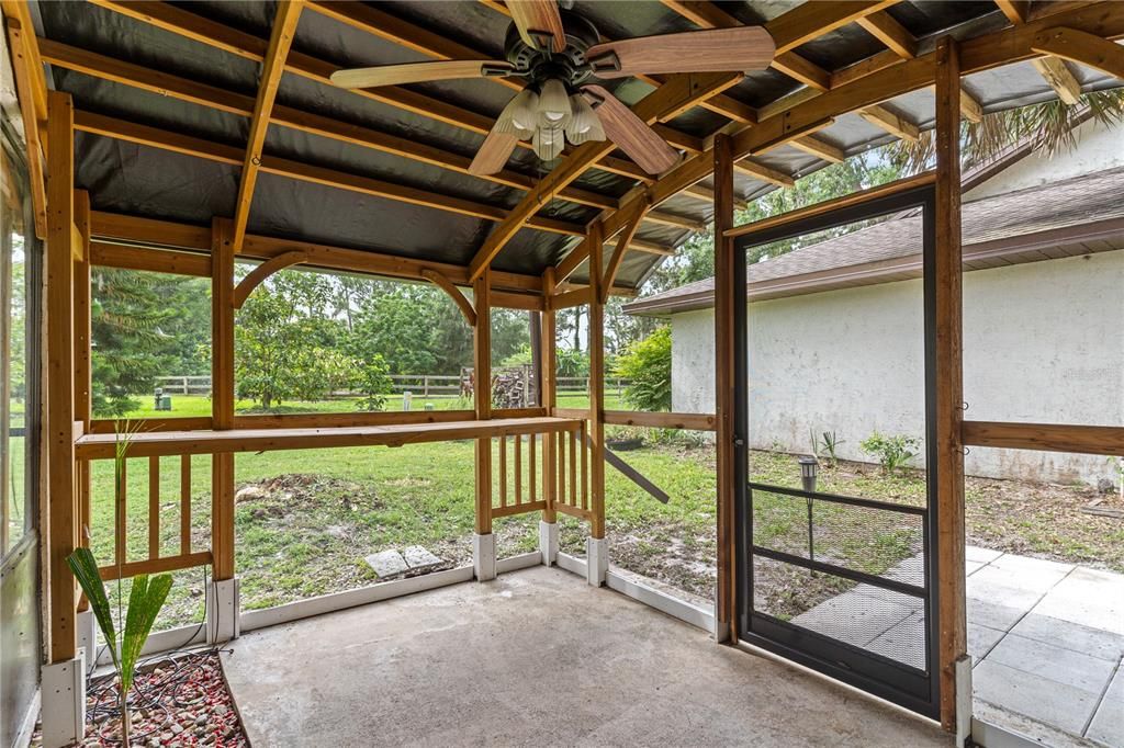 合同活跃: $334,499 (3 贝兹, 2 浴室, 1687 平方英尺)