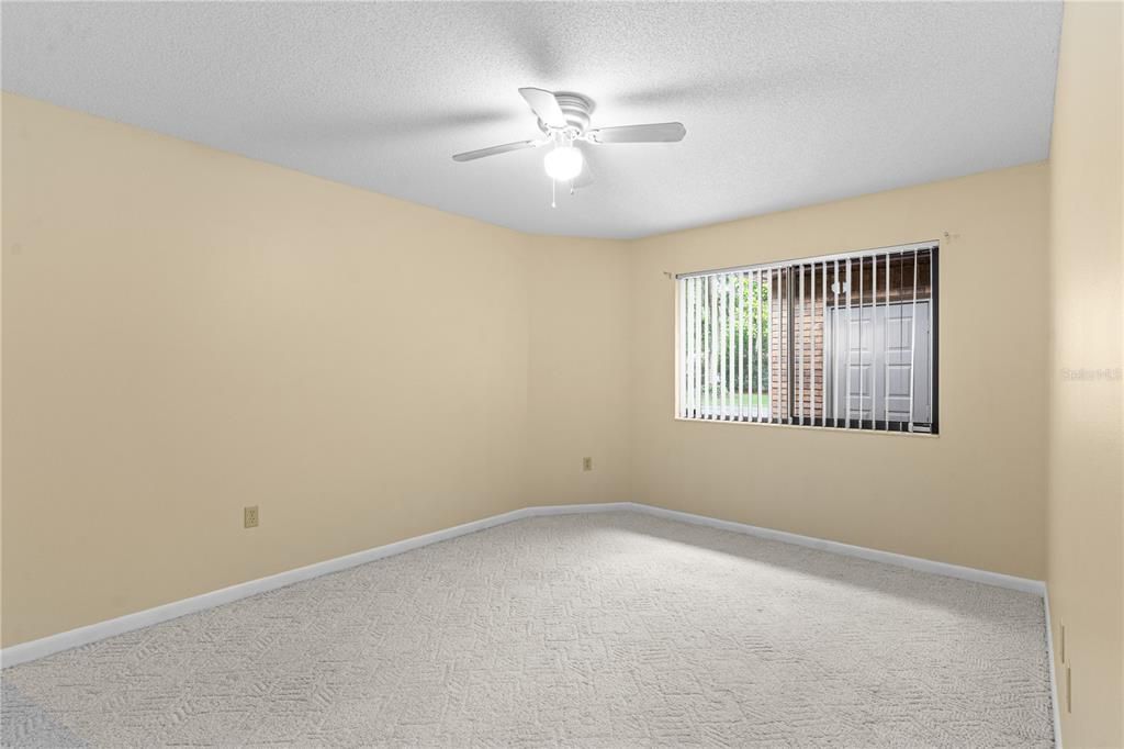 合同活跃: $334,499 (3 贝兹, 2 浴室, 1687 平方英尺)