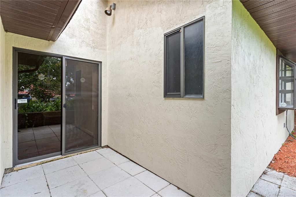 合同活跃: $334,499 (3 贝兹, 2 浴室, 1687 平方英尺)