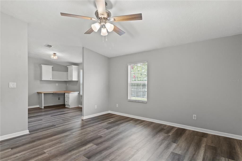 En Venta: $189,900 (3 camas, 2 baños, 1800 Pies cuadrados)