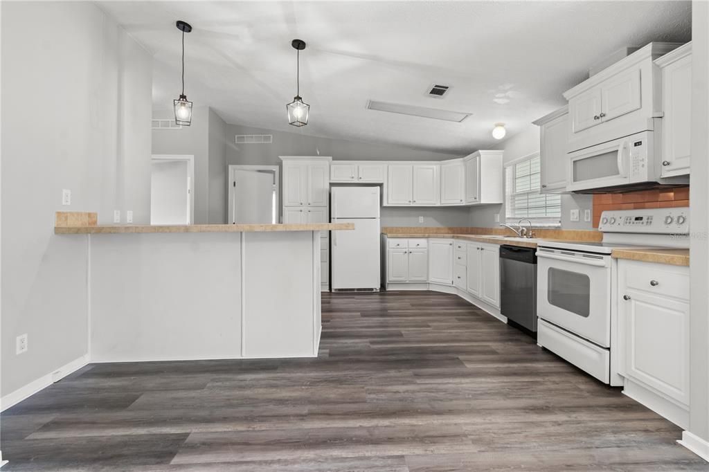 En Venta: $189,900 (3 camas, 2 baños, 1800 Pies cuadrados)