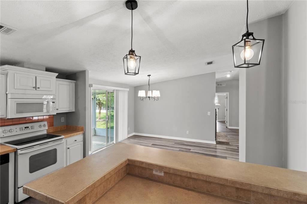 En Venta: $189,900 (3 camas, 2 baños, 1800 Pies cuadrados)