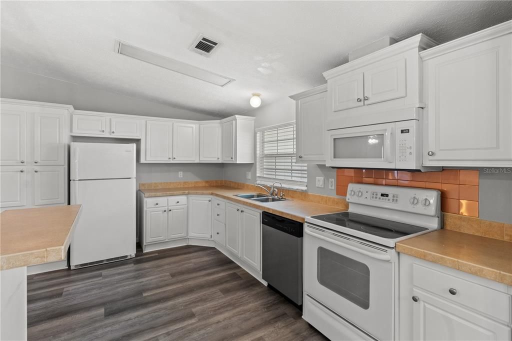 En Venta: $189,900 (3 camas, 2 baños, 1800 Pies cuadrados)