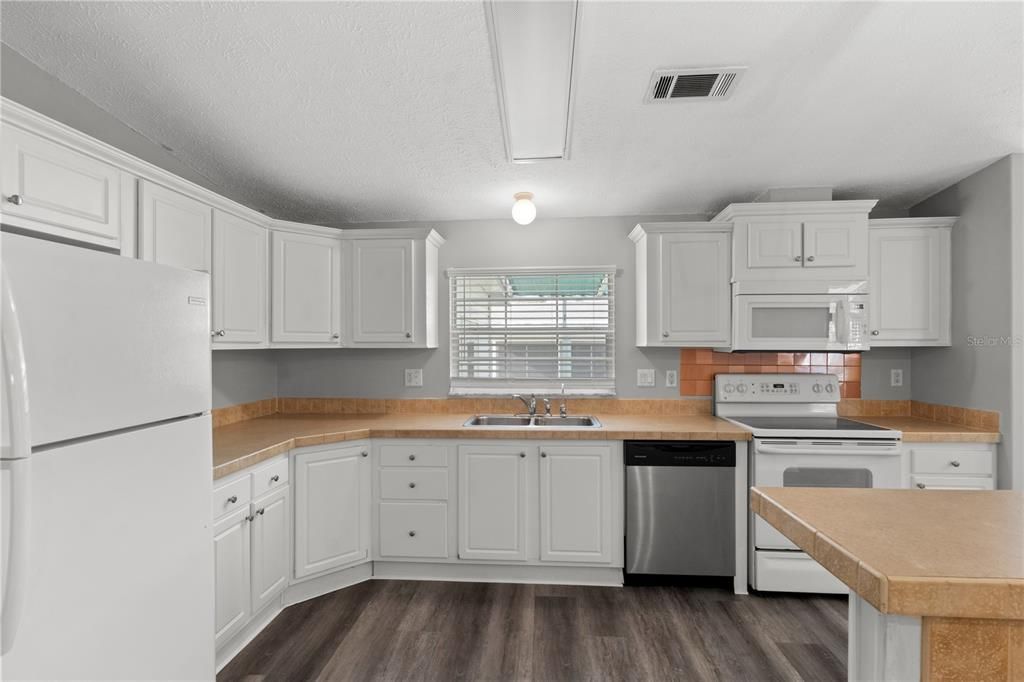 En Venta: $189,900 (3 camas, 2 baños, 1800 Pies cuadrados)