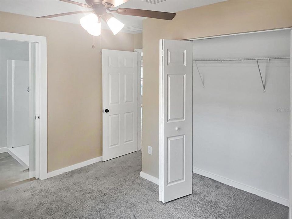 合同活跃: $194,500 (2 贝兹, 2 浴室, 983 平方英尺)