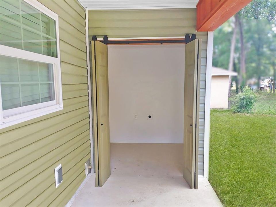 合同活跃: $194,500 (2 贝兹, 2 浴室, 983 平方英尺)