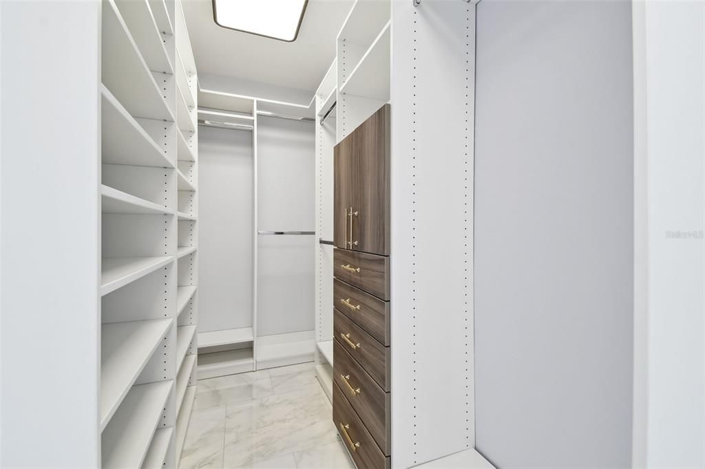 For Sale: $799,999 (4 beds, 3 baths, 3730 Square Feet)