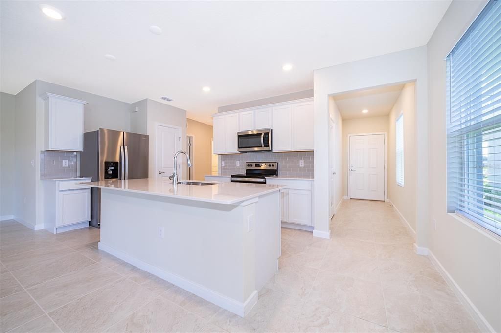 В аренду: $2,375 (4 спален, 2 ванн, 1580 Квадратных фут)