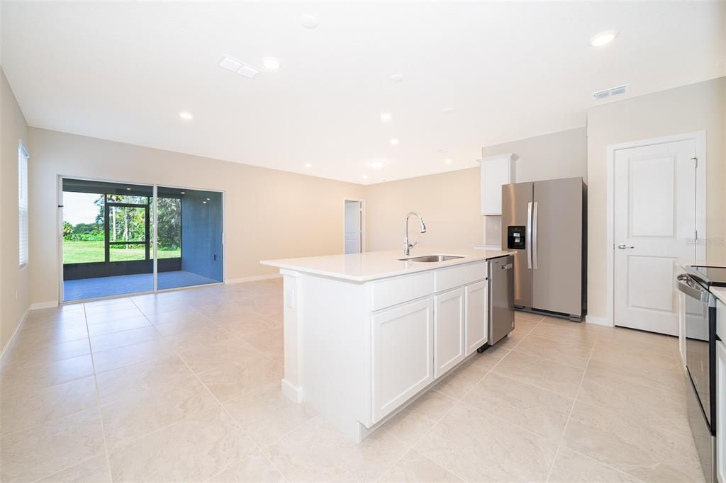 В аренду: $2,375 (4 спален, 2 ванн, 1580 Квадратных фут)