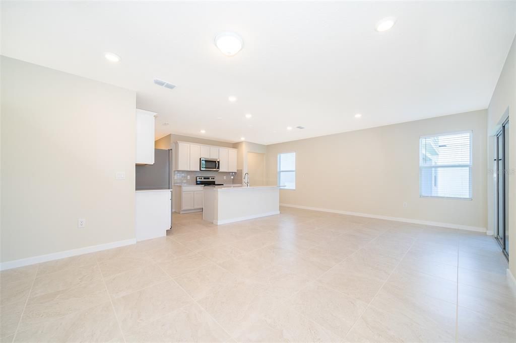 В аренду: $2,375 (4 спален, 2 ванн, 1580 Квадратных фут)