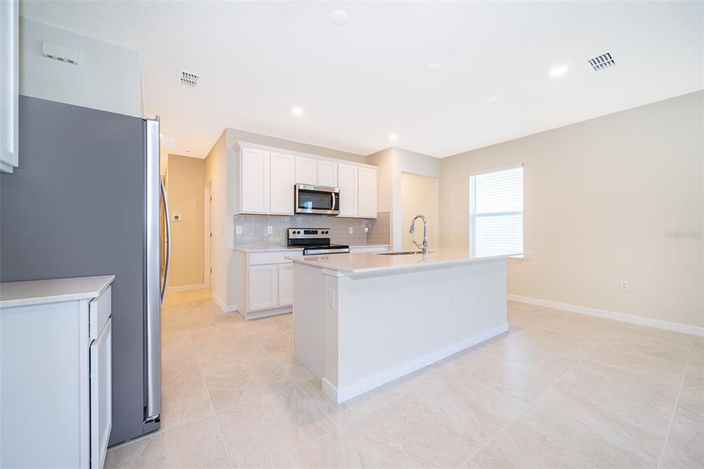 В аренду: $2,375 (4 спален, 2 ванн, 1580 Квадратных фут)