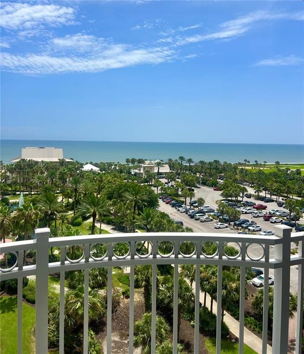 Active With Contract: $299,900 (1 beds, 1 baths, 678 Square Feet)