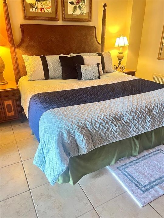 Active With Contract: $299,900 (1 beds, 1 baths, 678 Square Feet)