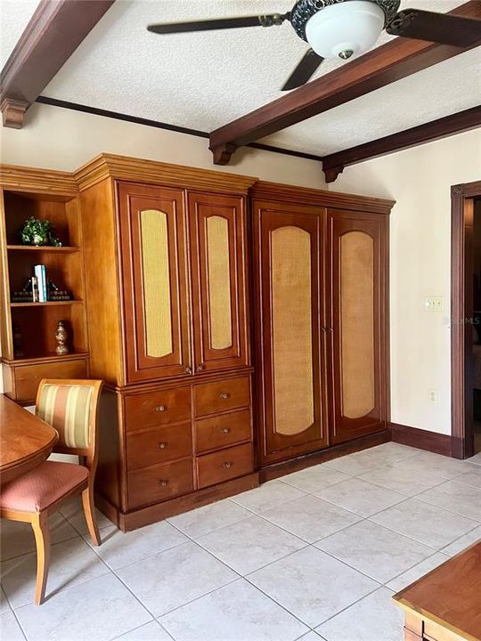 Active With Contract: $299,900 (1 beds, 1 baths, 678 Square Feet)