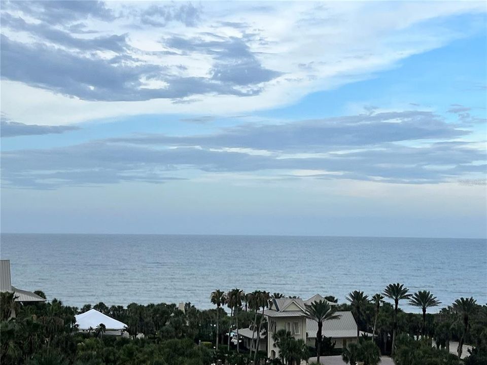 Active With Contract: $299,900 (1 beds, 1 baths, 678 Square Feet)