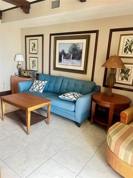 Active With Contract: $299,900 (1 beds, 1 baths, 678 Square Feet)