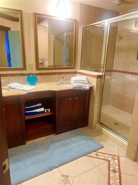 Active With Contract: $299,900 (1 beds, 1 baths, 678 Square Feet)