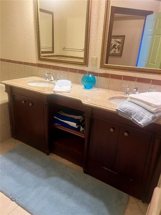 Active With Contract: $299,900 (1 beds, 1 baths, 678 Square Feet)