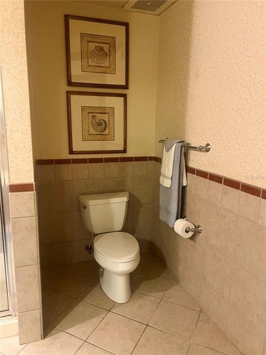 Active With Contract: $299,900 (1 beds, 1 baths, 678 Square Feet)