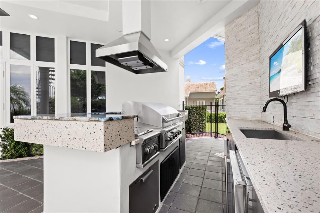 For Sale: $3,099,000 (5 beds, 4 baths, 6443 Square Feet)