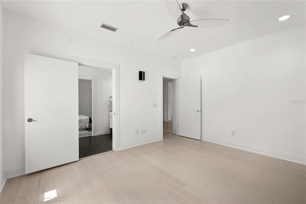 For Sale: $3,099,000 (5 beds, 4 baths, 6443 Square Feet)