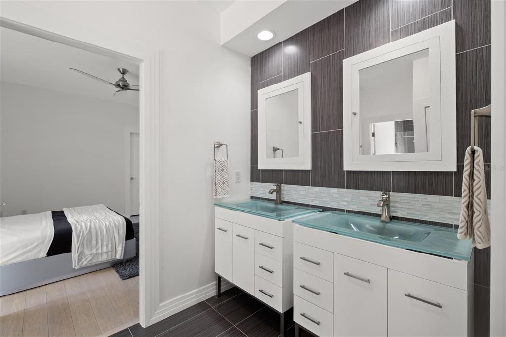 For Sale: $3,099,000 (5 beds, 4 baths, 6443 Square Feet)