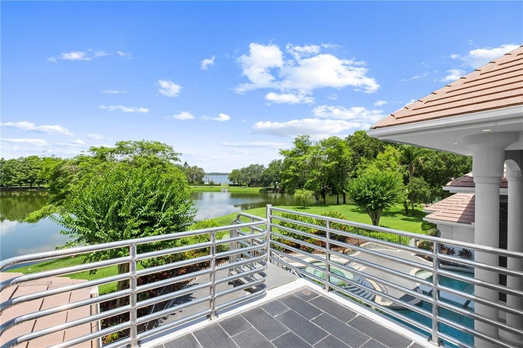 For Sale: $3,099,000 (5 beds, 4 baths, 6443 Square Feet)