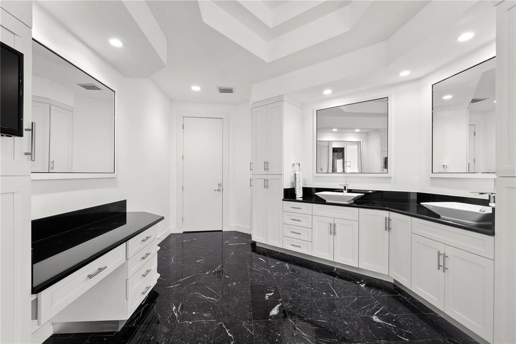 For Sale: $3,099,000 (5 beds, 4 baths, 6443 Square Feet)