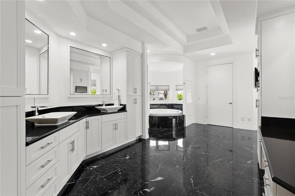 For Sale: $3,099,000 (5 beds, 4 baths, 6443 Square Feet)