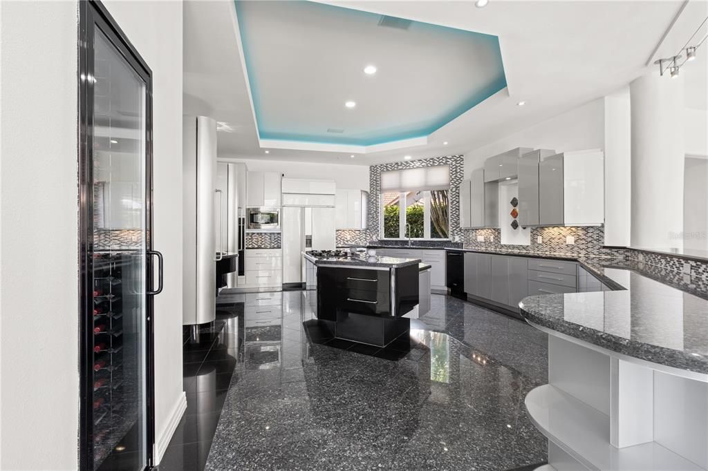 For Sale: $3,099,000 (5 beds, 4 baths, 6443 Square Feet)