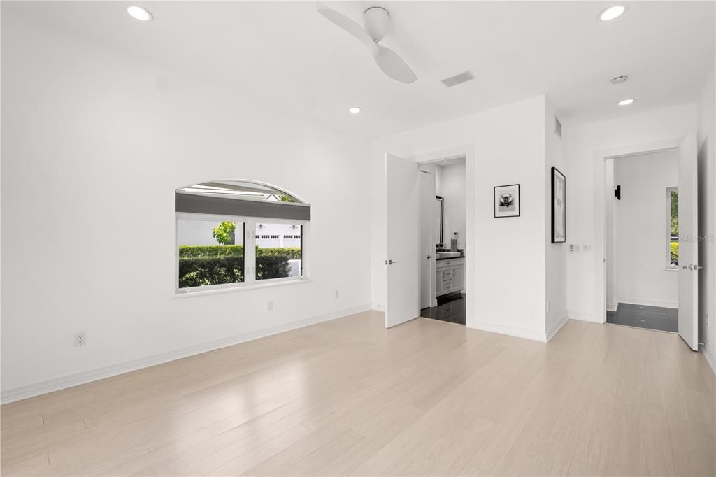 For Sale: $3,099,000 (5 beds, 4 baths, 6443 Square Feet)