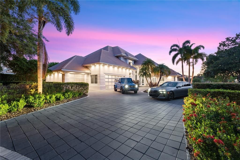 For Sale: $3,099,000 (5 beds, 4 baths, 6443 Square Feet)