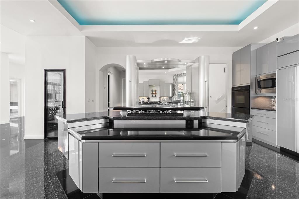 For Sale: $3,099,000 (5 beds, 4 baths, 6443 Square Feet)