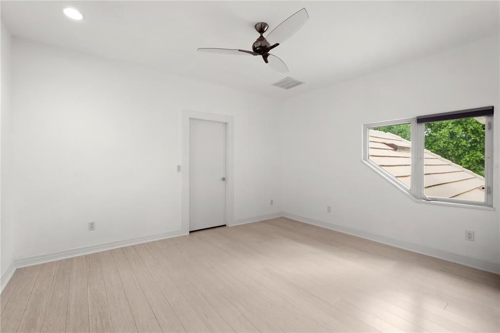 For Sale: $3,099,000 (5 beds, 4 baths, 6443 Square Feet)