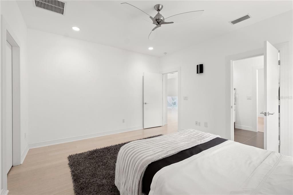 For Sale: $3,099,000 (5 beds, 4 baths, 6443 Square Feet)